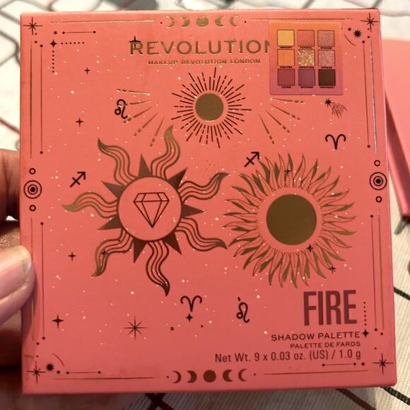 NWT/NIB Revolution palette - Picture 1 of 8